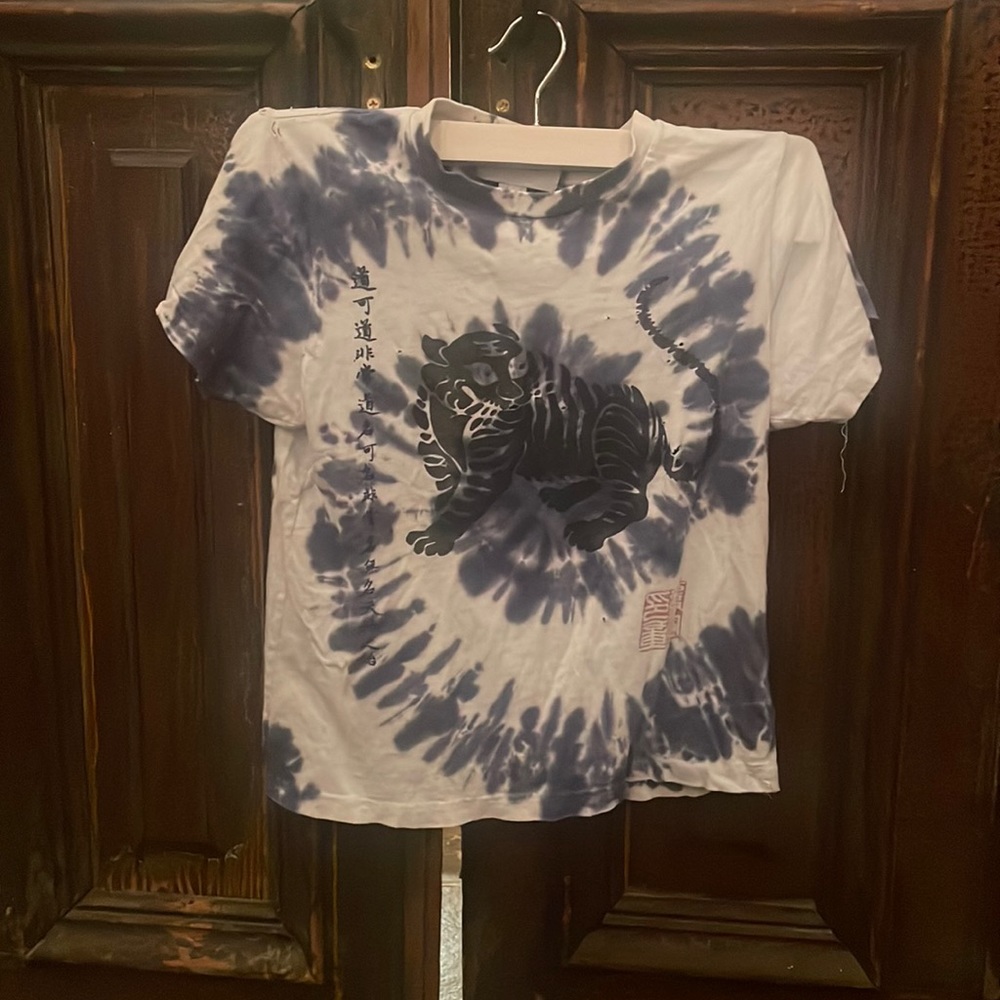 SIXTHREESEVEN // VINTAGE GRAPHIC TEE IN TORA